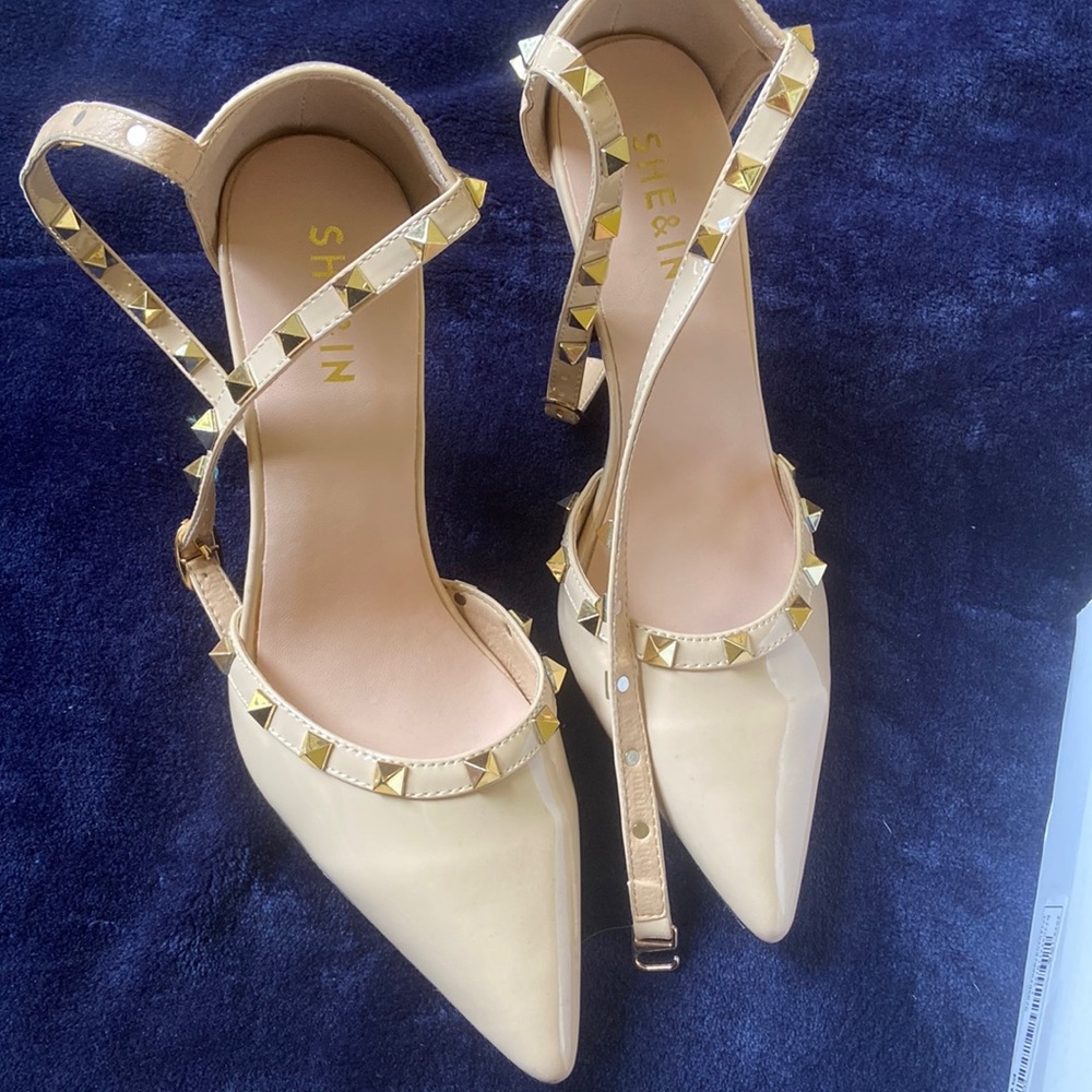 Spiked nude high heels from She&In